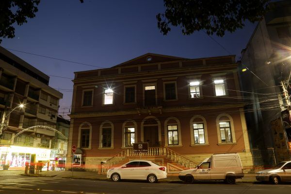 Na velha casa, a memória de uma cidade