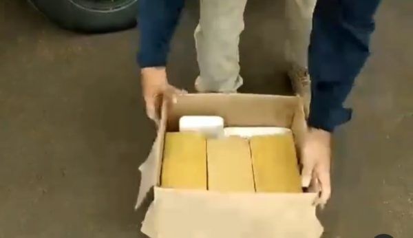 PRF apreende tabletes de cocaína em caminhão que transportava mudança para Estrela