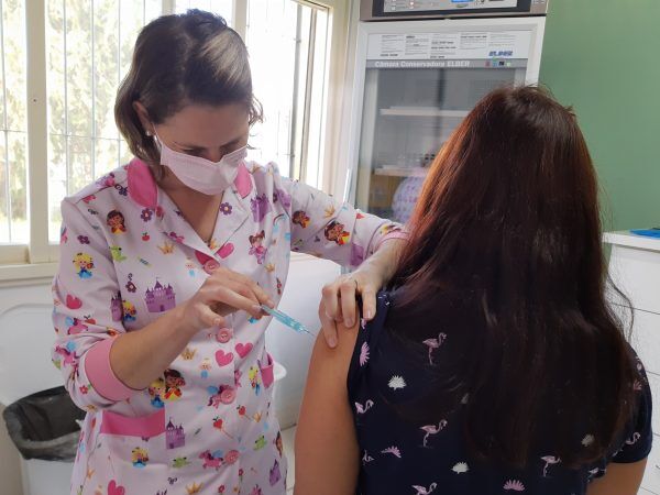 Postos de Saúde atendem em horário diferenciado para vacinação contra covid-19
