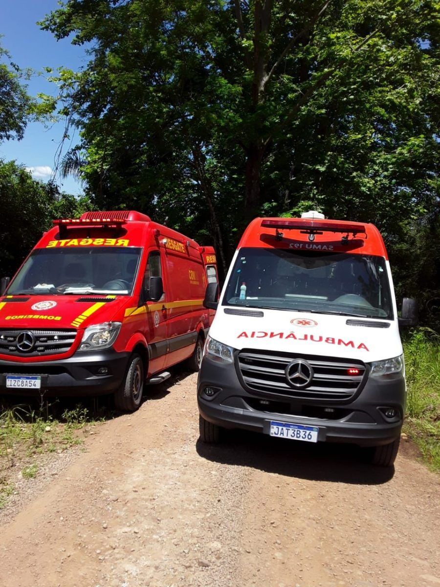 Capotamento deixa duas pessoas feridas em Vespasiano Corrêa
