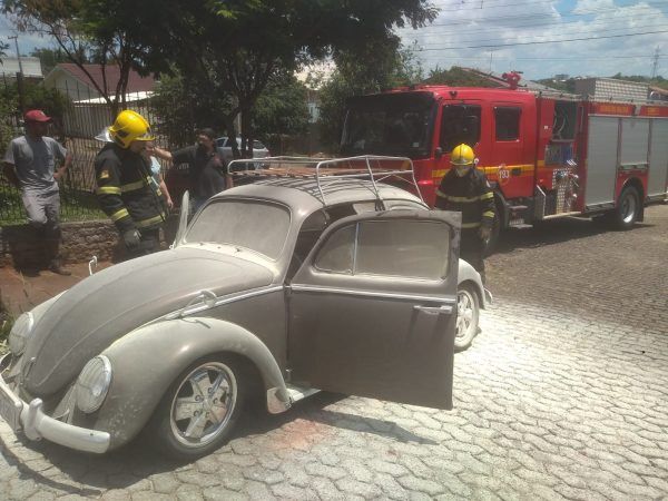 Veículo pega fogo no Bairro São Cristóvão em Lajeado