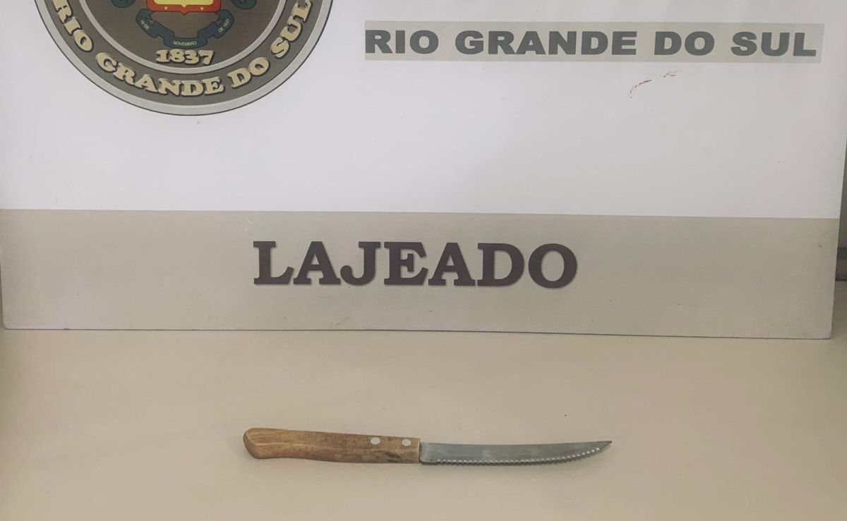 Com uma faca de serra, homem tenta roubar casa e fugir