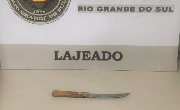 Com uma faca de serra, homem tenta roubar casa e fugir