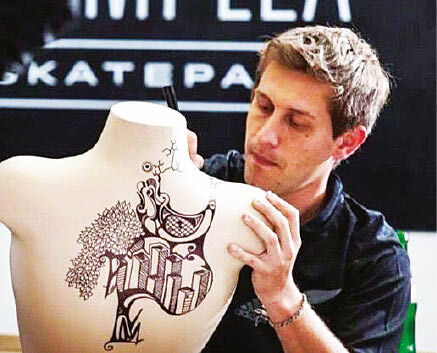 Artista lajeadense presenteia campeões brasileiros do Galo