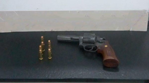 Dupla é presa por tentativa de homicídio e porte ilegal de arma de fogo, em Lajeado