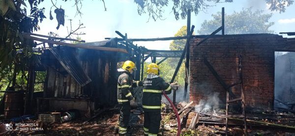 Galpão pega fogo em Marques de Souza