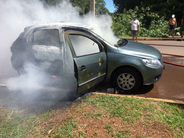 Carro pega fogo em Teutônia