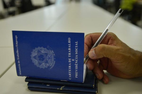 Confira as vagas de emprego disponíveis na região