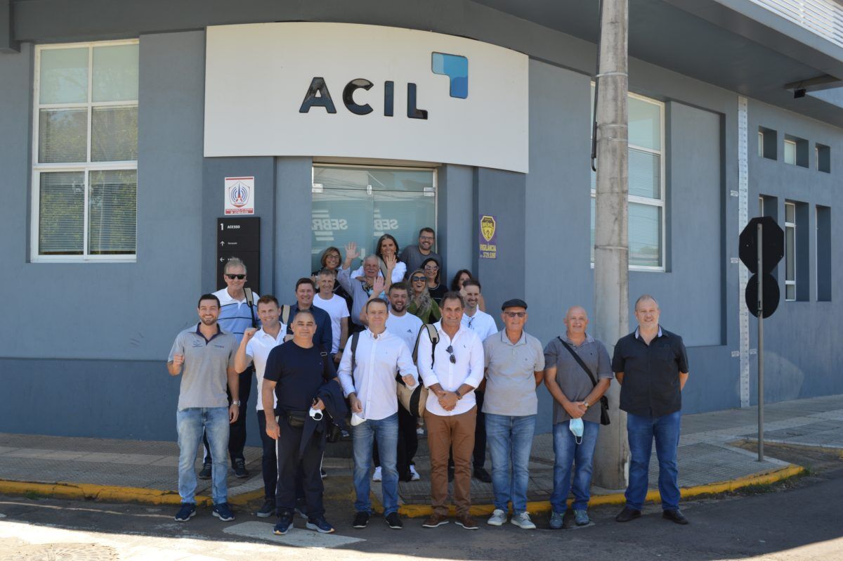 Comitiva da Acil embarca para Dubai