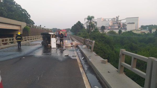 Motorista fica ferido em acidente na BR-386 em Estrela