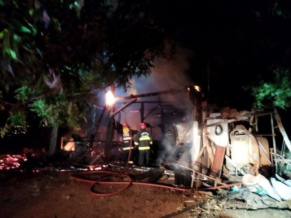 Incêndio destrói galpão na Linha Germano