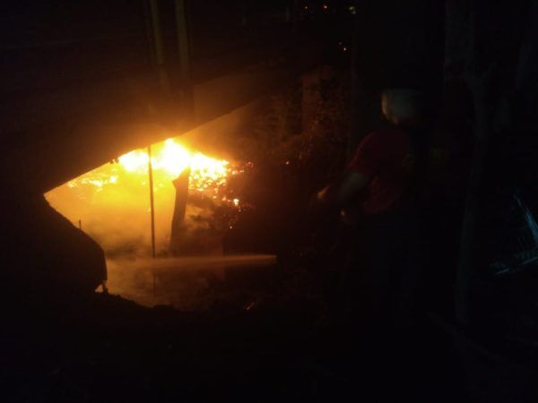 Residência é consumida por incêndio em Lajeado