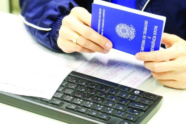 Confira as vagas de emprego disponíveis na região