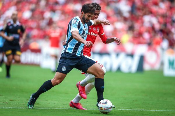 Inter identifica torcedor que arremessou celular em jogador do Grêmio
