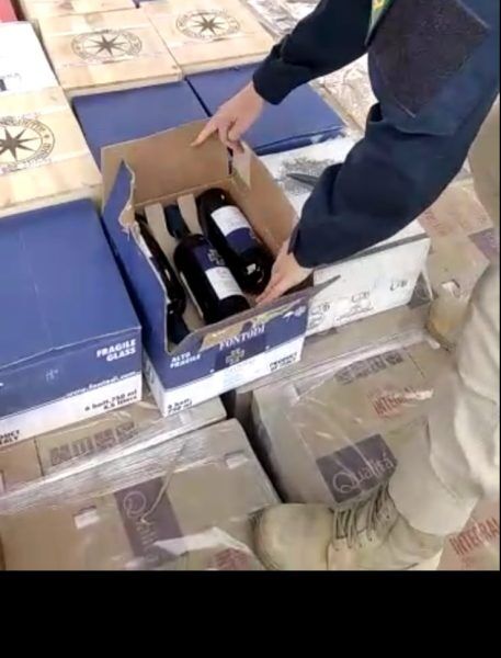 PRF apreende garrafas de vinhos finos em Tabaí