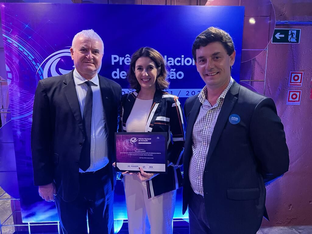 O presidente da FUVATES, Ney Lazzari, prefeito de Lajeado, Marcelo Caumo, e a secretária adjunta de Inovação, Ciência e Tecnologia do Estado do Rio Grande do Sul, Simone Stülp
