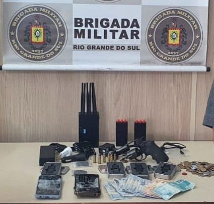 Dupla é presa por roubo de veículo em Progresso