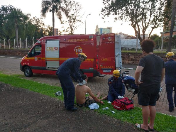 Motociclista perde o controle e sofre queda no Bairro Hidráulica
