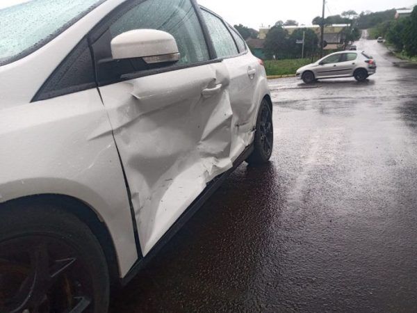 Colisão deixa motorista ferida no Bairro Canabarro