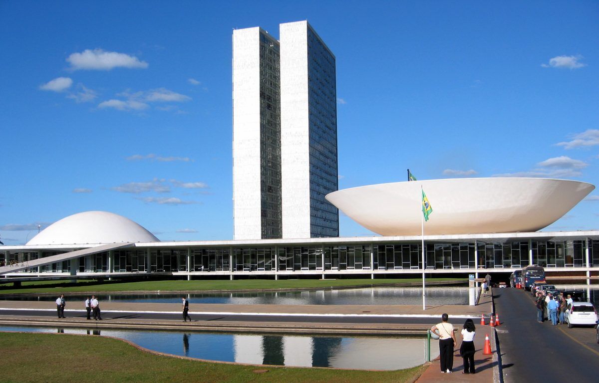 Congresso aprova orçamento com salário mínimo de R$ 1.320