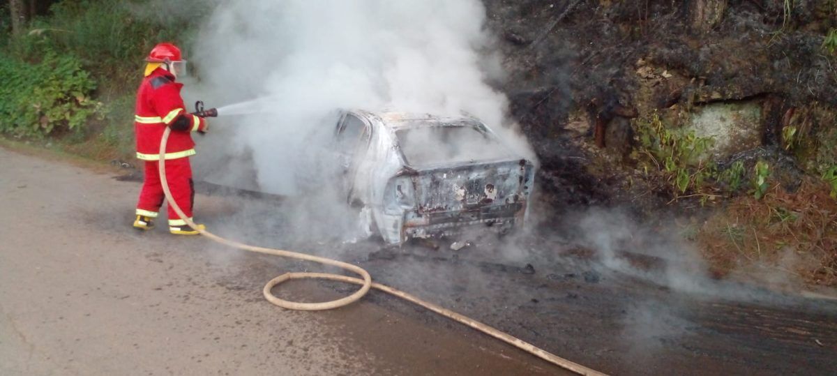 Incêndio destrói veículo em Ilópolis