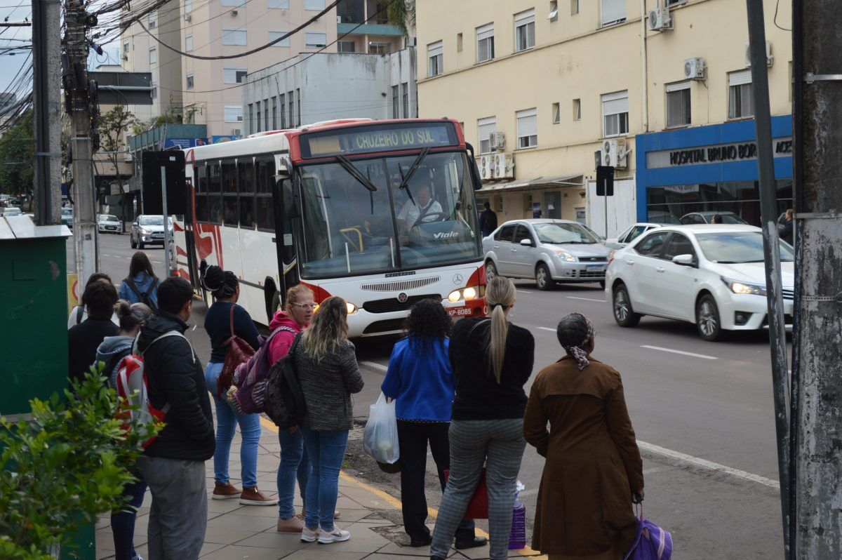 MP questiona governo e pede solução a ponto de ônibus na Benjamin