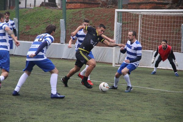 Os opostos dos clubes sociais