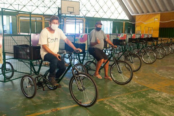 Canoas troca carroças e cavalos por triciclos