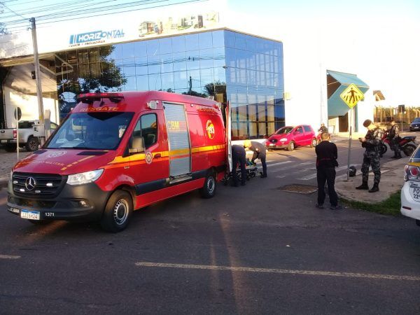 Carro e moto colidem no Bairro Universitário
