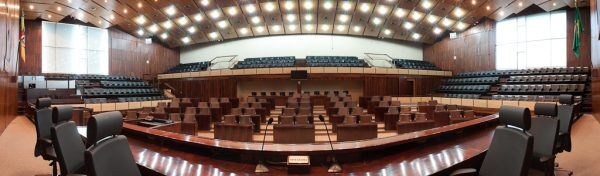 Pré-candidatos à Assembleia confrontam propostas em debate na Rádio A Hora