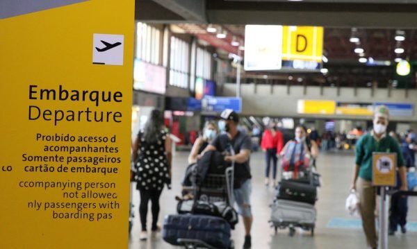 Aeronautas mantêm greve marcada para esta segunda-feira