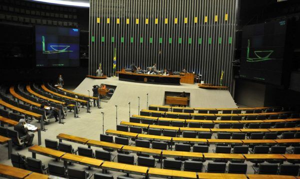 Debate na Rádio A Hora reúne pré-candidatos à Câmara dos Deputados