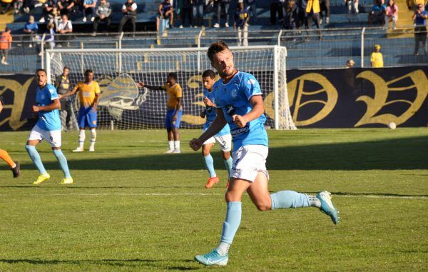 Abraçado pela torcida, Lajeadense abre o mata-mata