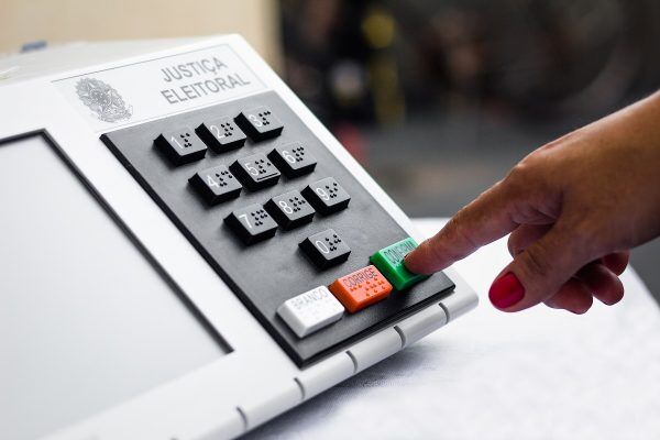 Número de eleitores no exterior cresce 39%, diz TSE