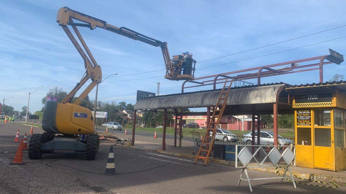 CCR ViaSul remove parada de ônibus em frente ao Shopping Lajeado