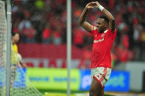 Com gol nos acréscimos, Inter vence o América-MG e sobe para terceiro