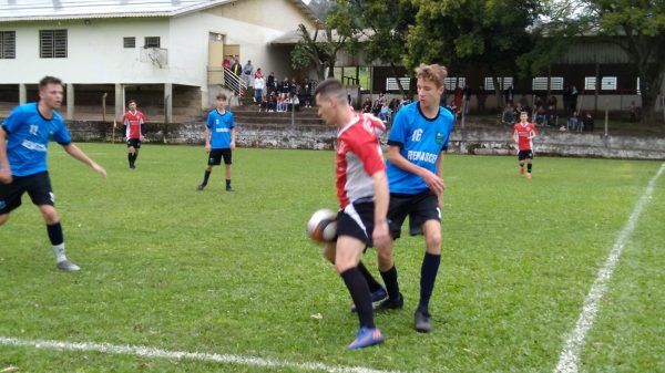 Colinas conhece os finalistas no domingo