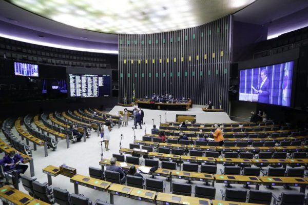 Mais candidatos e novas regras: desafios para o Vale eleger deputados