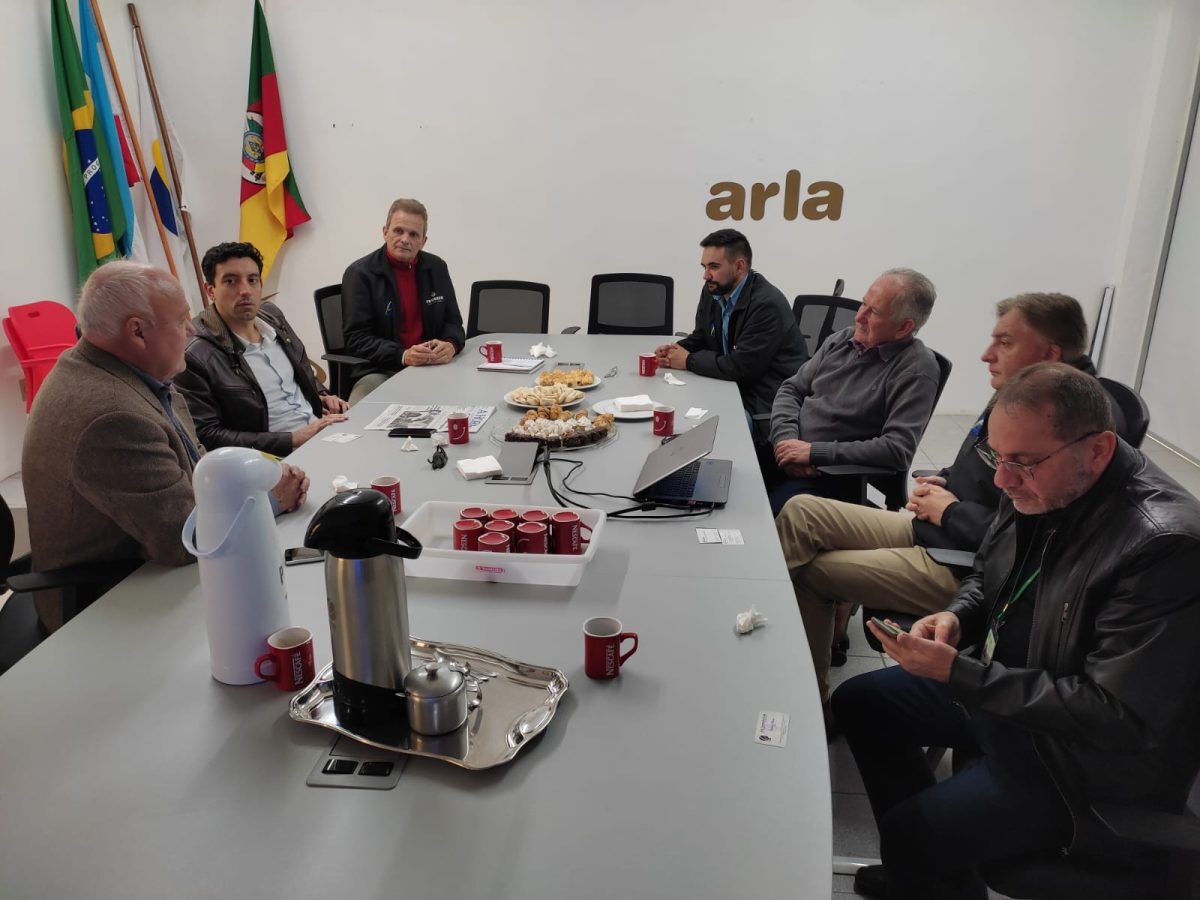 Presidente da Conab visita sede da Arla, em Lajeado