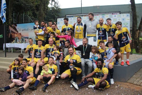 Nacional vence terceira divisão