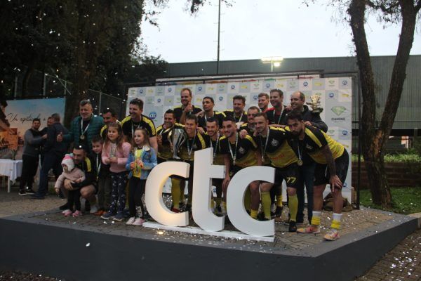 Borussia leva também o título da elite