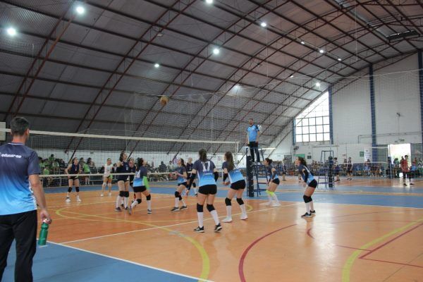 Títulos da Taça Lajeado de Voleibol ficam em Lajeado