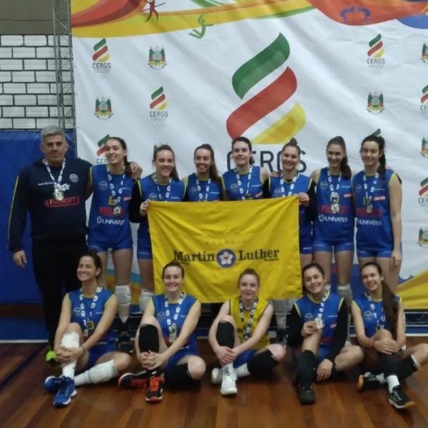 Martin Luther conquista título do Estadual Escolar de Vôlei Feminino
