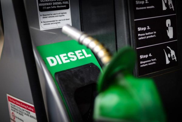 Petrobras reduz preço do diesel em R$ 0,17 a partir de 1º de abril