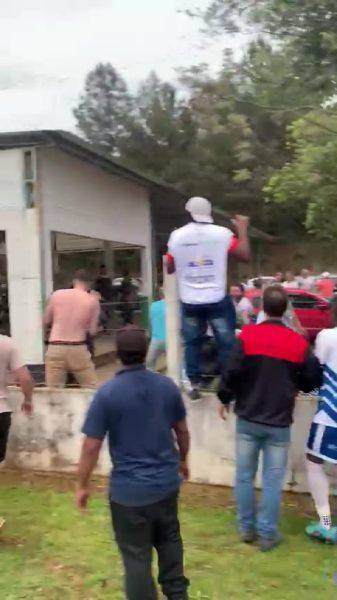 Briga entre torcidas mancha rodada do Regional Aslivata