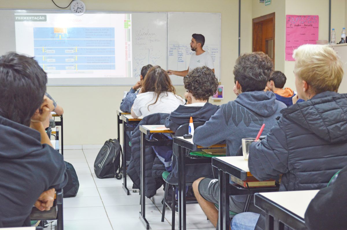 Reduzir diferença entre escola pública e particular
