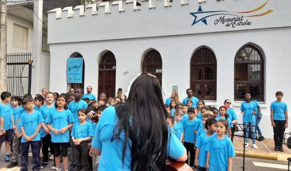 Alunos da 20 de Maio fazem primeira apresentação no Memorial