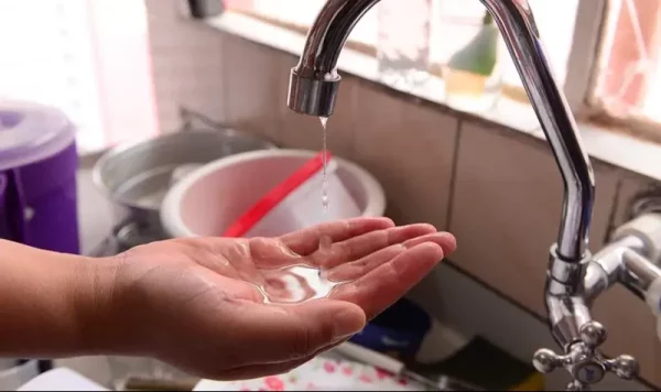 Abastecimento de água em dois bairros deve ser restabelecido até a madrugada