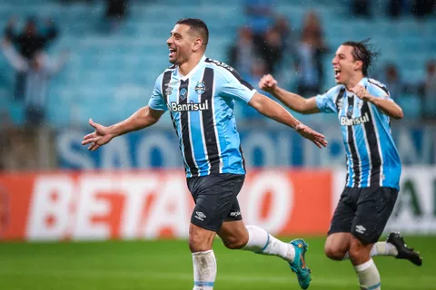 Grêmio derrota o CSA e mantém vice-liderança