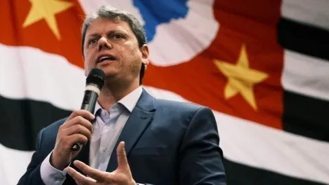 Tarcísio de Freitas é eleito governador de SP